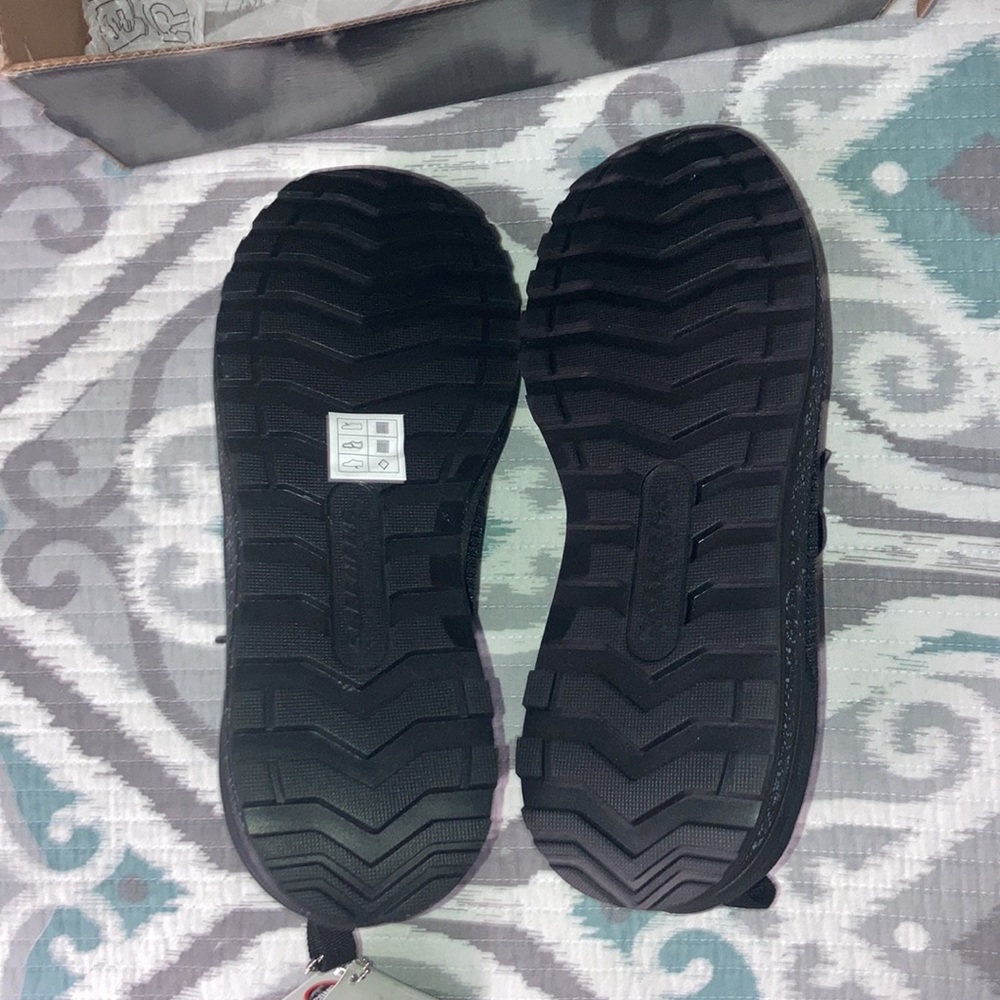 NIB Sketchers work shoes - Picture 8 of 12